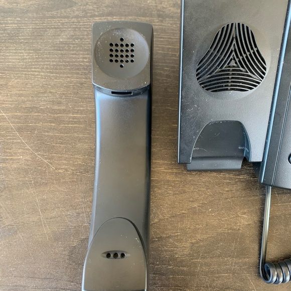 Polycom VVX 301 IP Phone - Picture 15 of 16